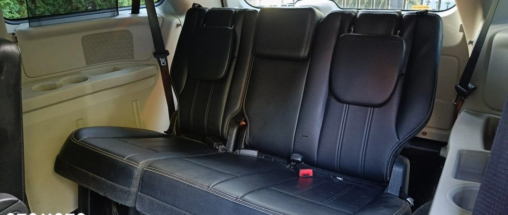 Lancia Voyager cena 63500 przebieg: 222000, rok produkcji 2014 z Międzylesie małe 529